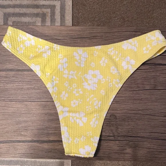 Yellow Flower Bathing Suit 🌻 - Picture 6 of 6